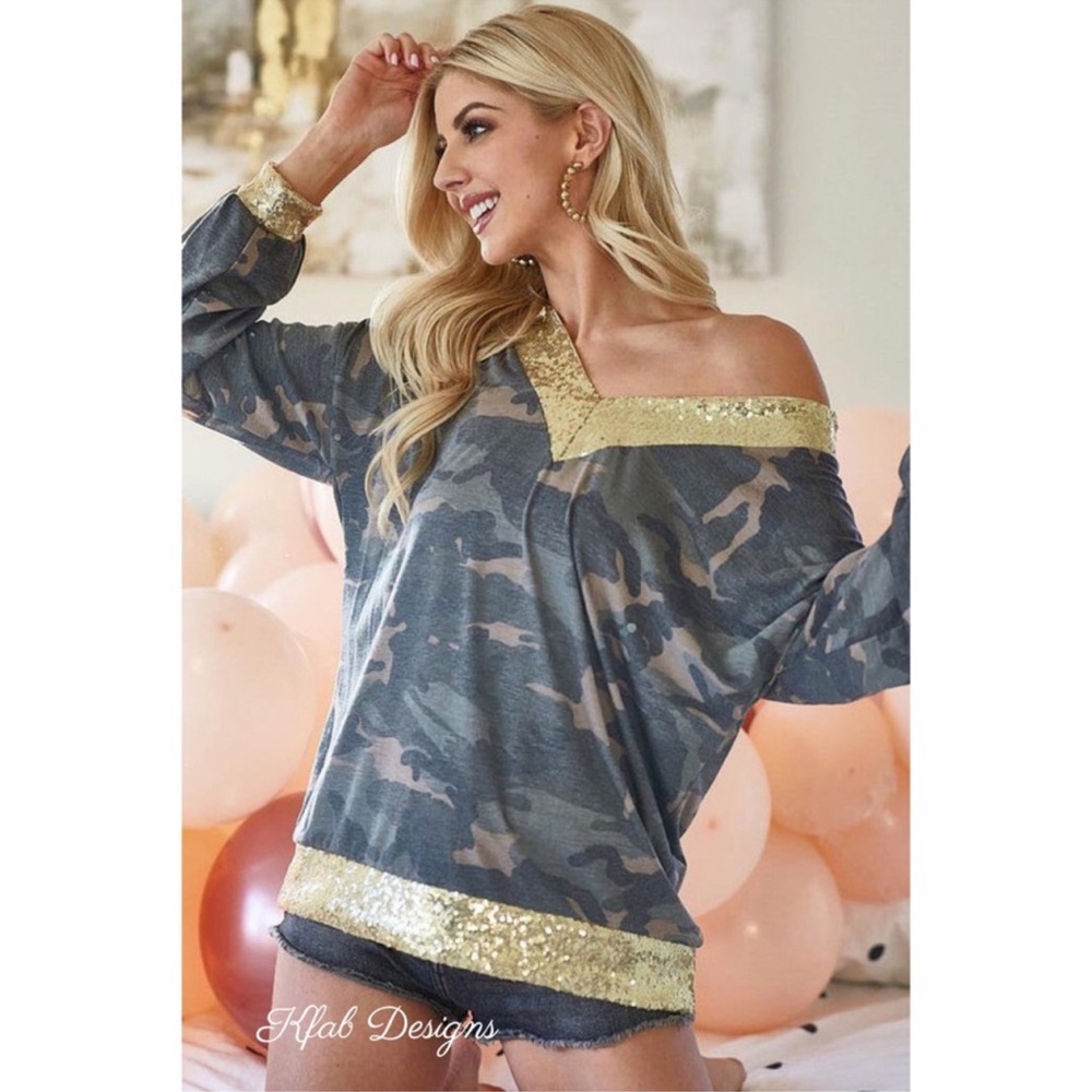 V Neck Gold Sequence Accent Trim Camouflage Top 🇺🇸